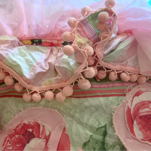 Vintage Handmade Patch Stitch Mixes
Pattern Accent Ruffled Pillow Pink
Multi 20" - Picture 9 of 13